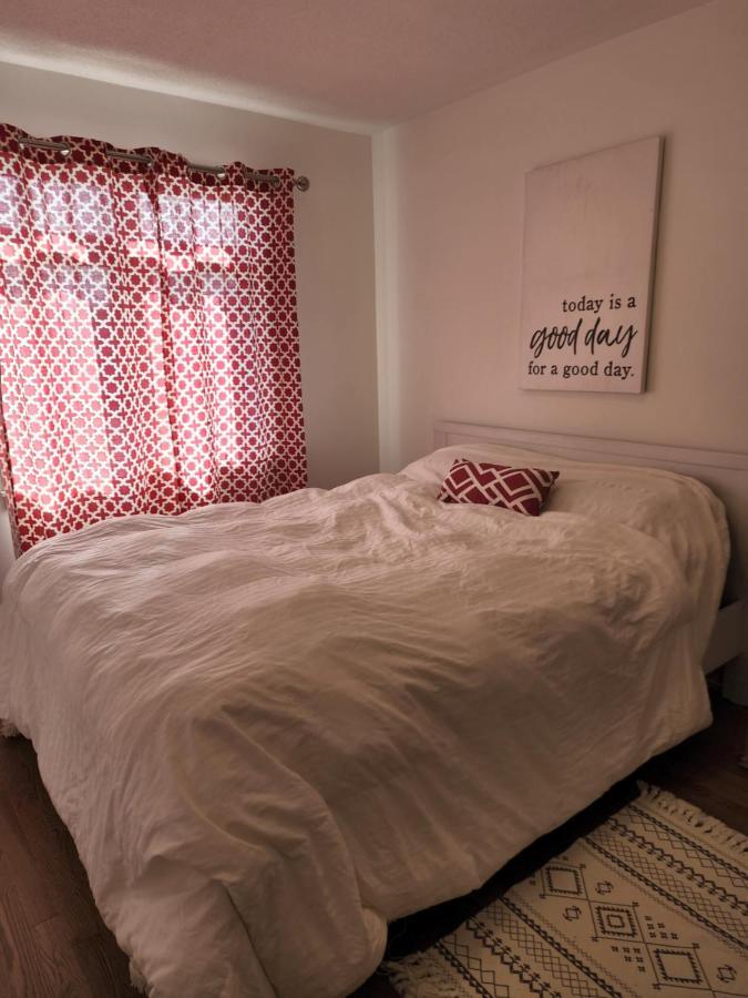 Place You Can Call Home !!! Near Ottawa Airport מראה חיצוני תמונה