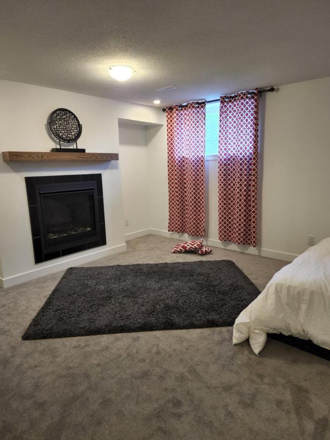 Place You Can Call Home !!! Near Ottawa Airport מראה חיצוני תמונה