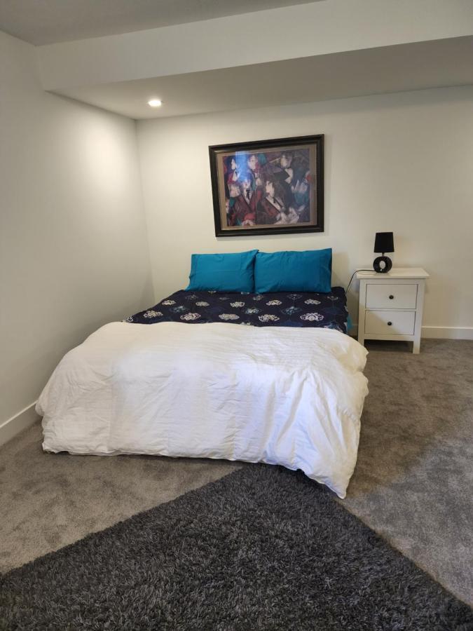Place You Can Call Home !!! Near Ottawa Airport מראה חיצוני תמונה