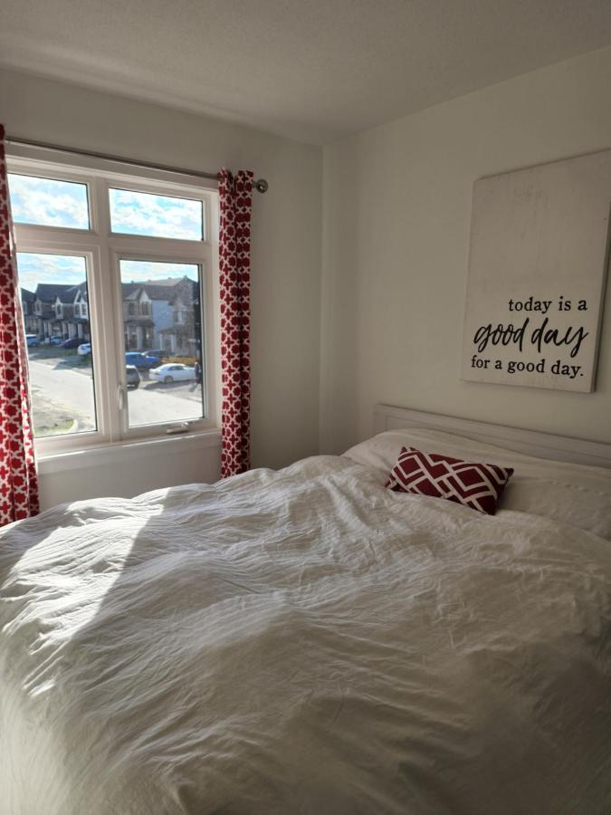 Place You Can Call Home !!! Near Ottawa Airport מראה חיצוני תמונה
